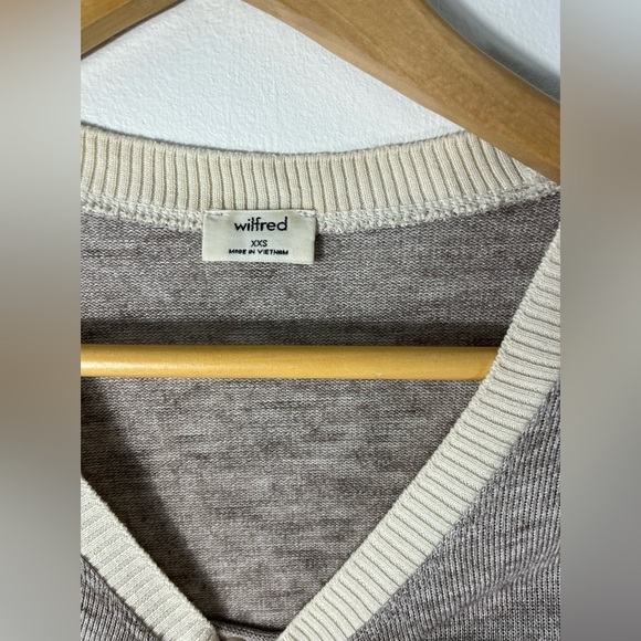 Aritzia Wilfred Womens Size XXS Crew Neck High Low Hem Sweater - Picture 3 of 7